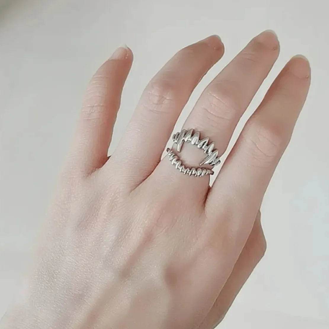Baldur's Gate 3 Astarion Cosplay Vampire Fangs Adjustable Ring - Le Joyau Store - Adjustable,Astarion,Baldur's Gate,Metal,Vampire -